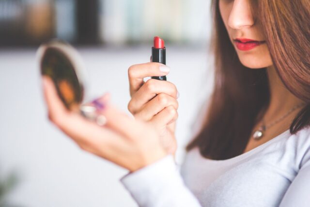 Crema depilatoare: cum se folosește corect și pe ce zone nu se aplică